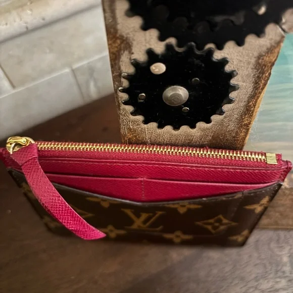 Authentic - like NEW! Louis Vuitton Brown and dark Fuchsia Monogram card Wallet - Picture 4 of 6